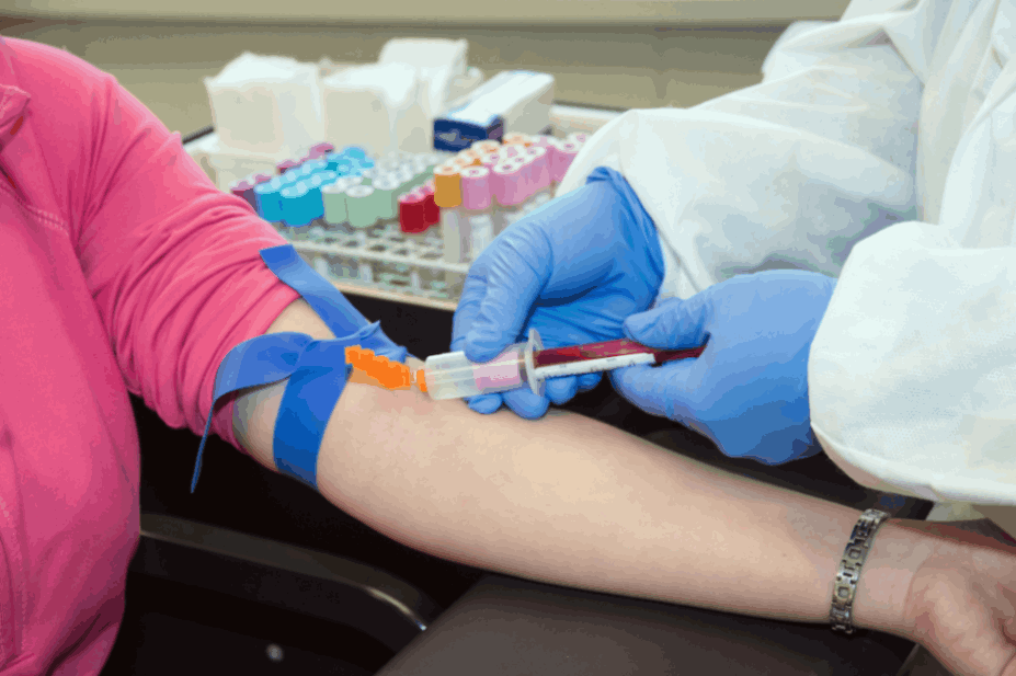 Where to Enroll in a Phlebotomy Course in Dubai